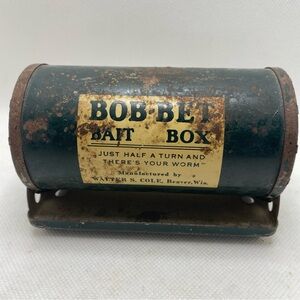 Bob-Bet Bait Box - Vintage Green Metal Fishing Bait Dispenser